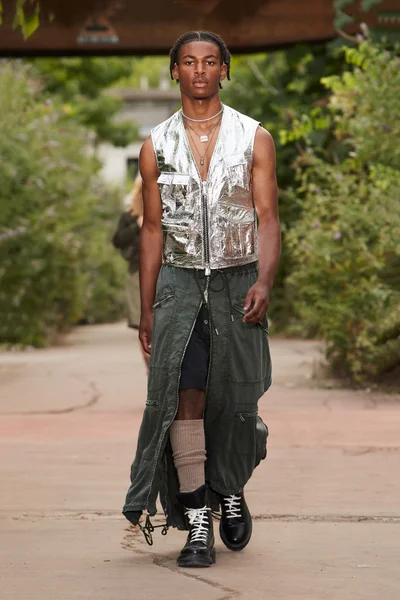 Look 17